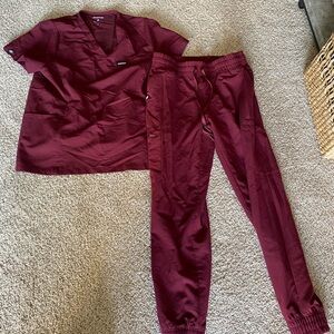 Jaanuu maroon scrub set